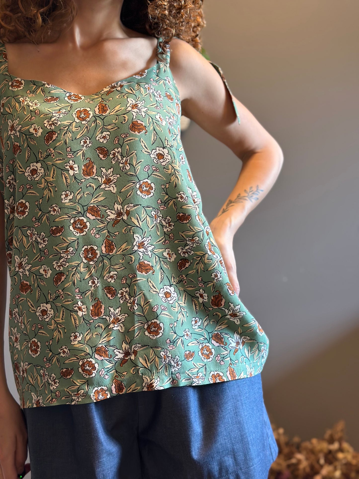 NUVOLA TOP VERDE FIORI