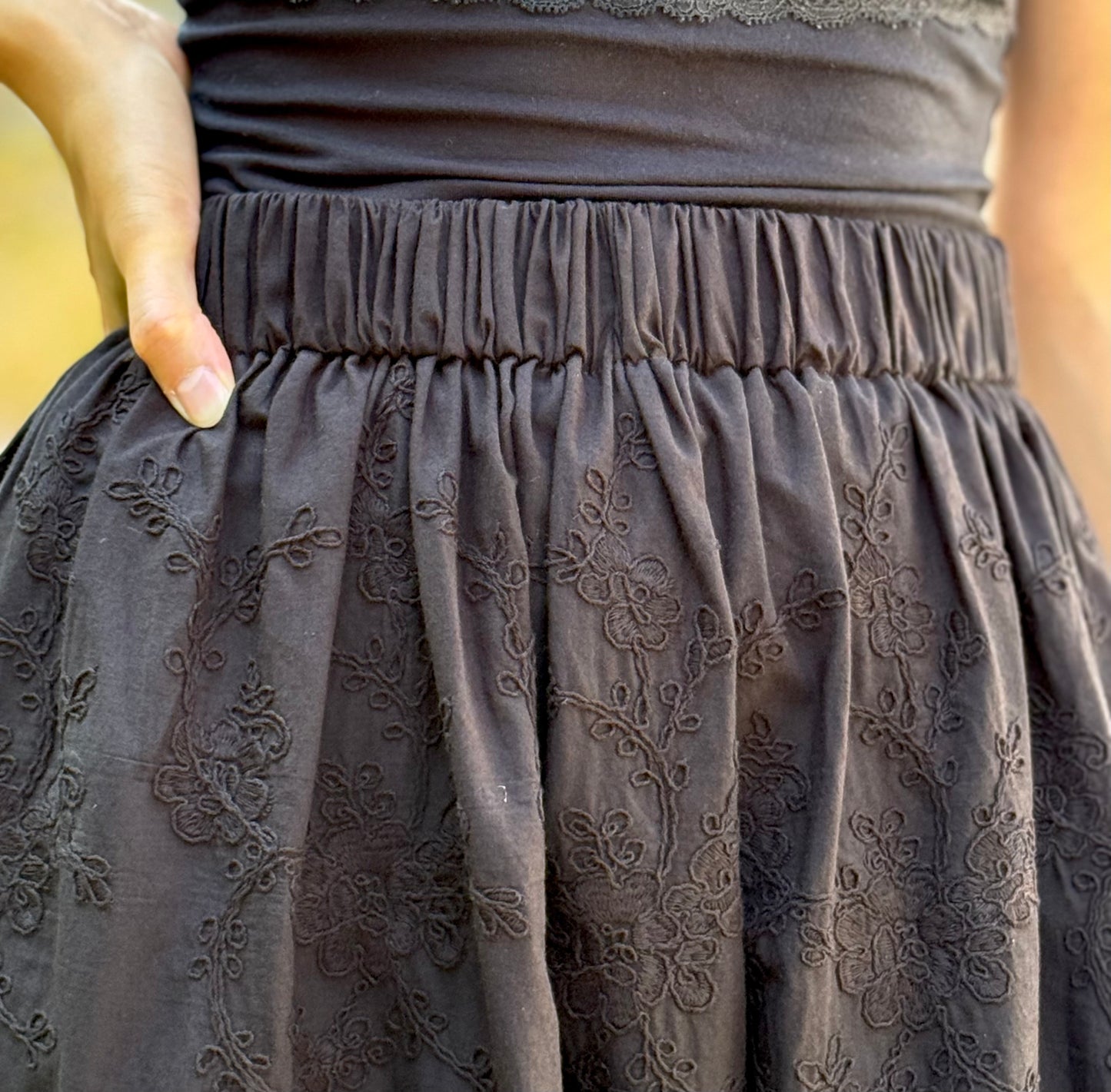 DAHLIA COTONE NERO RICAMATO