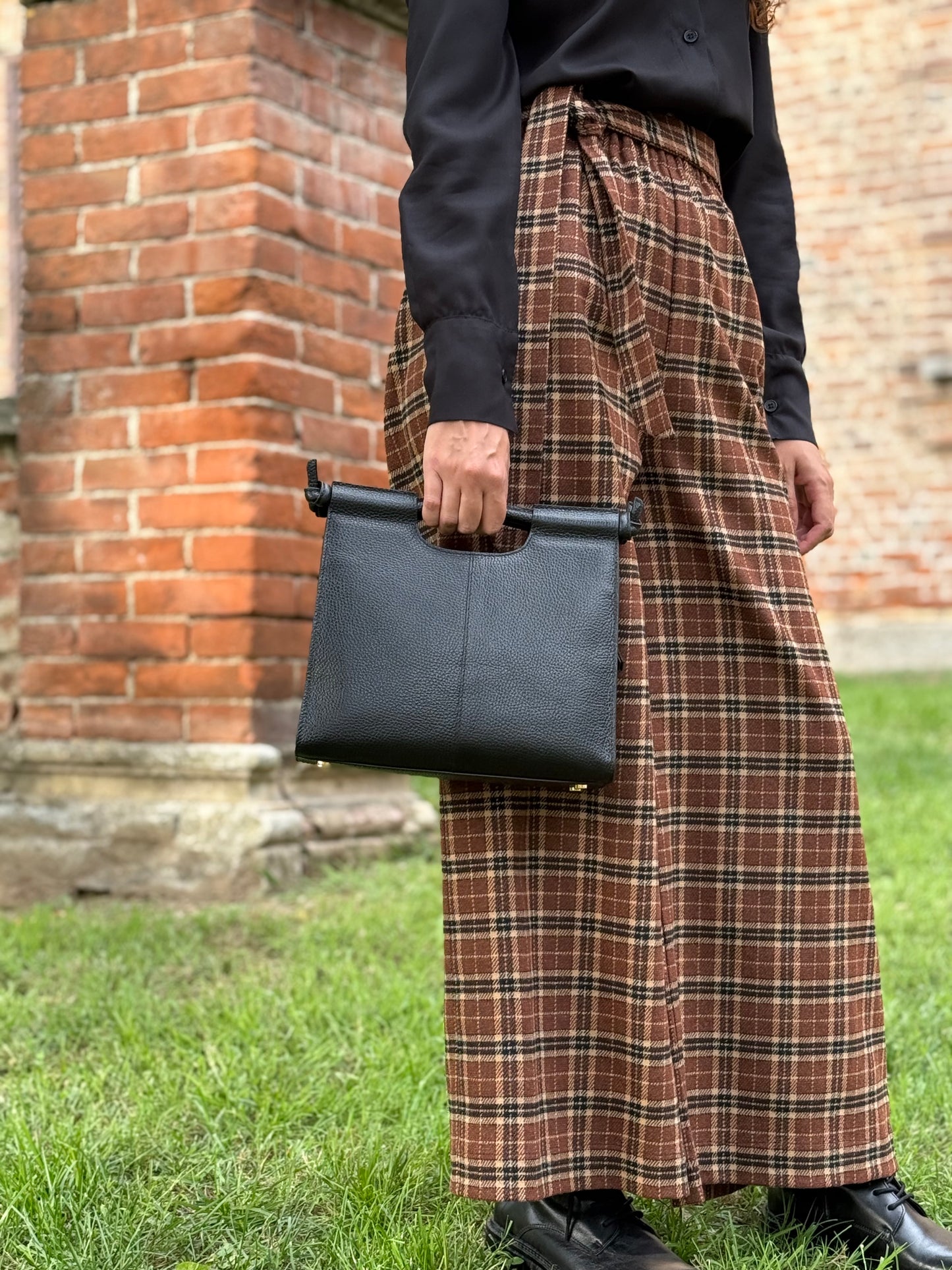 NOCCIOLA - VERA PELLE - NERA