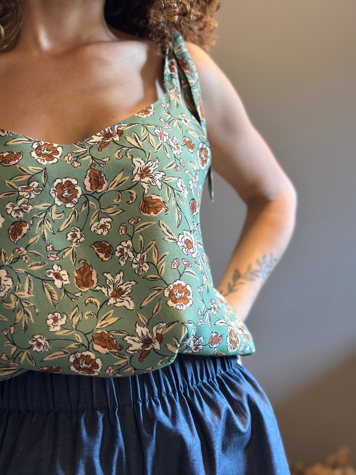 NUVOLA TOP VERDE FIORI