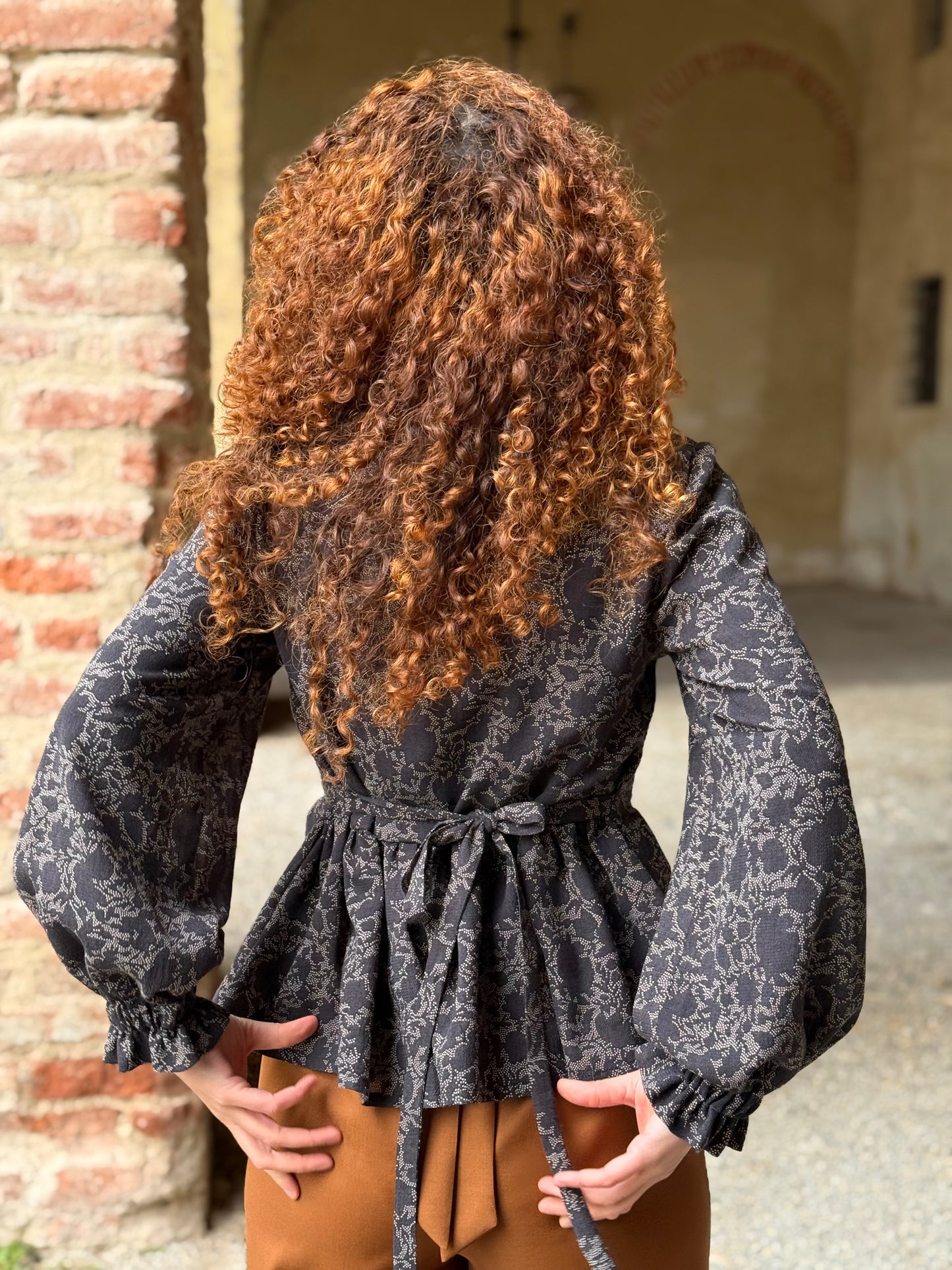 NUVOLA BLUSA LANA NERA FANTASIA